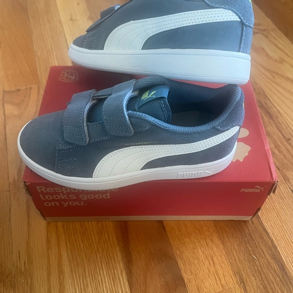 Puma Blue Sneakers with Velcro Straps and Suede-Like Material - Picture 3 of 4